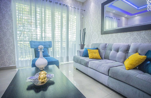 Luxurious 3-Bedroom Condo near Airport & HOMS