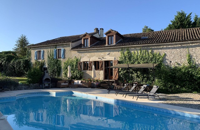 Luxurious farmhouse property with chic barn conversion & fabulous pool