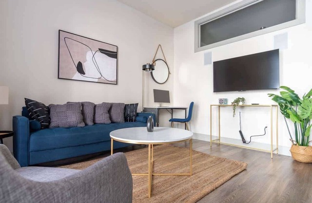 Luxurious 1BR Suite | Pool, Parking, Gym Access