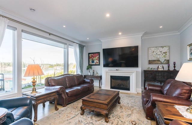 luxurious 2- acre, 5000 sft custom-build house with private lake front