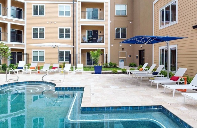 Luxurious 2bed 2bath Apartment Home