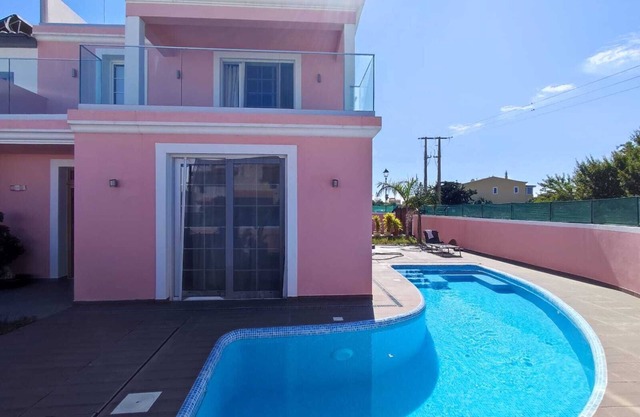 Luxurious 3 bedroom villa with pool, e-charging station, terrace with sea view, parking lot