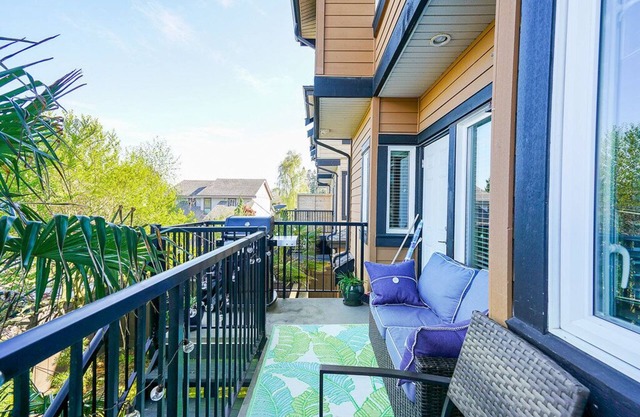Luxurious 3 Bedroom Townhouse in Lovely Ladner BC!