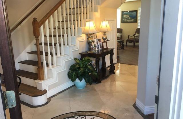 Luxurious 3BR Gated Oasis Near Texas Medical Center, NRG Stadium & Downtown