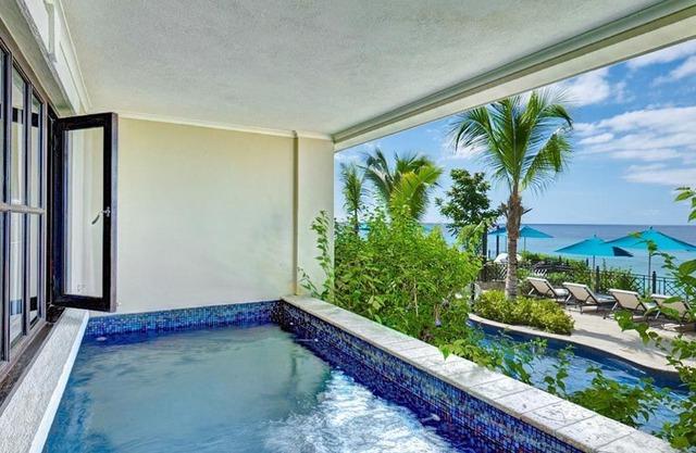 Luxurious Beachfront Apartment