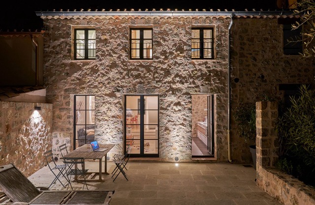 Luxurious charming 18th century house with a large terrace in the Provençal village
