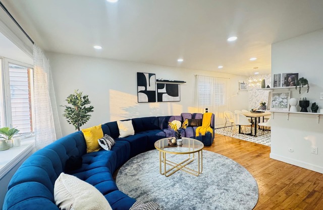 Luxurious Designer's Home 4 Bed 3 bath with Gaming Rm