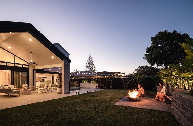 Luxurious Family Coastal Retreat. Spacious seaside glamour.