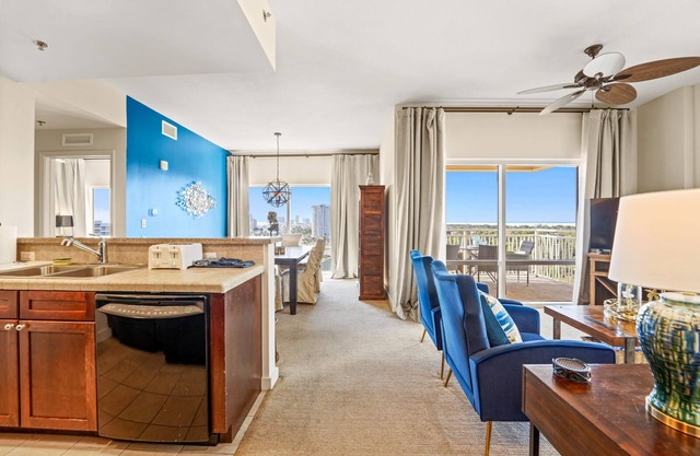 Luxurious,Gorgeous view 10th flr in gated resort, sleeps 7-8, Snowbird Specials*