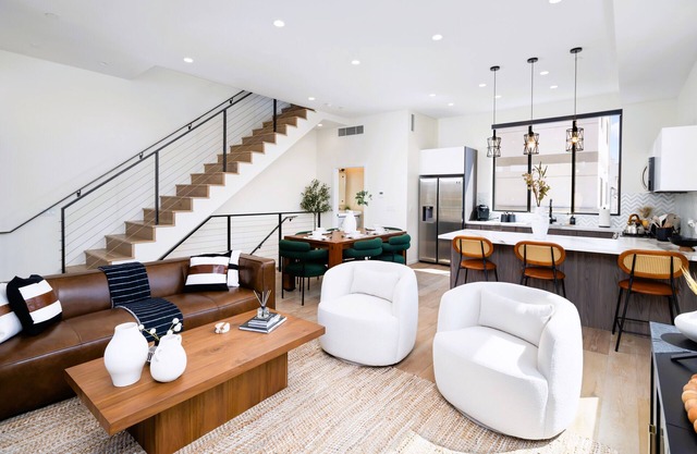 Luxurious Home with the Hollywood night life