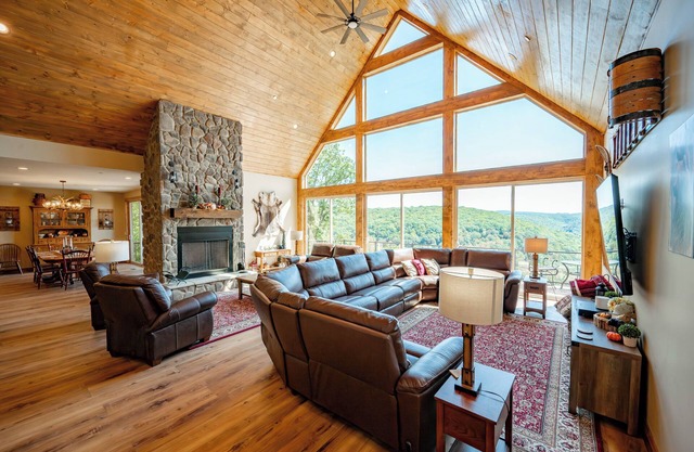 Luxurious Mountain Getaway w/Hot Tub