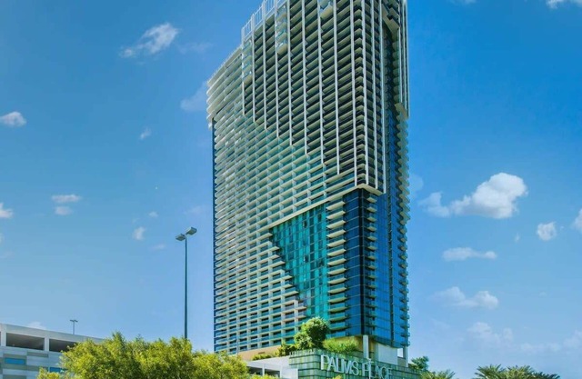 Luxurious Palms Studio Mountain View & BALCONY ACCESS 27307