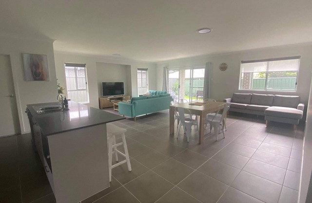 Luxurious private coastal house, walk to 7 mile beach and Shoalhaven river.