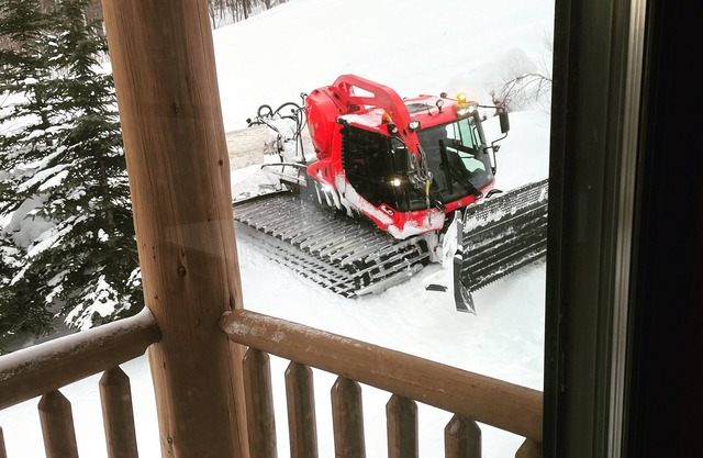 Luxurious Slopeside Tree Top Mid-Mountain Townhome with Views & Outdoor Hot Tub