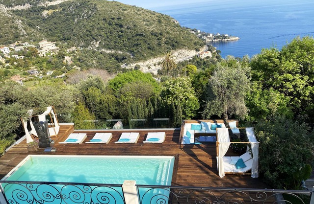 Luxurious studio suite near Monaco with sea view