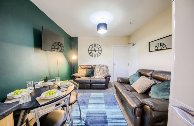 Luxurious Tile Hill House with Garden