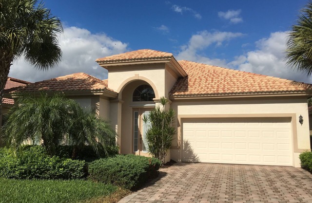 Luxurious tropical villa in Bonita Springs - relax and enjoy the sun - gated
