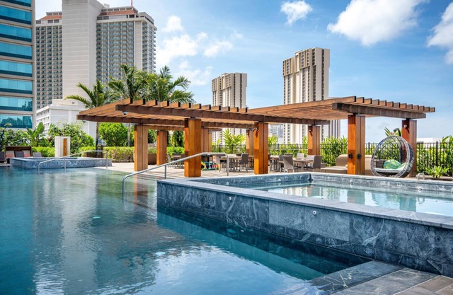 Luxurious Two bedroom Unit with Panoramic Ocean View in ONE Ala Moana