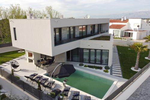 Luxurious Villa 034 with heated pool