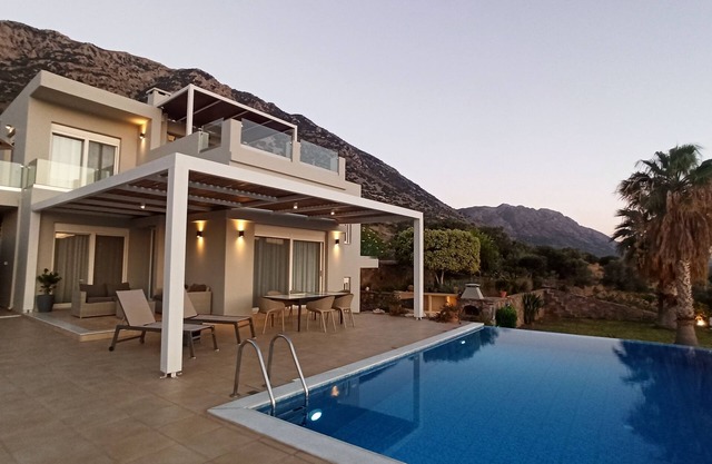 Luxurious Villa Tholos Crete