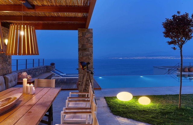 Luxurious Villa with Infinity Pool and Hammam