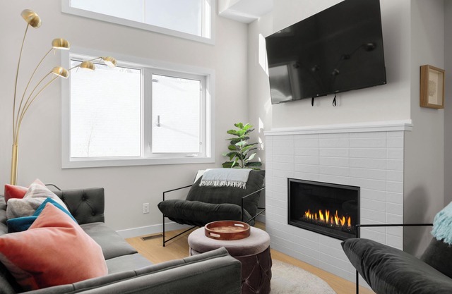 Luxuriously Cozy 3-bedroom Townhouse in Harvey Heights - 2 min to Banff Gate
