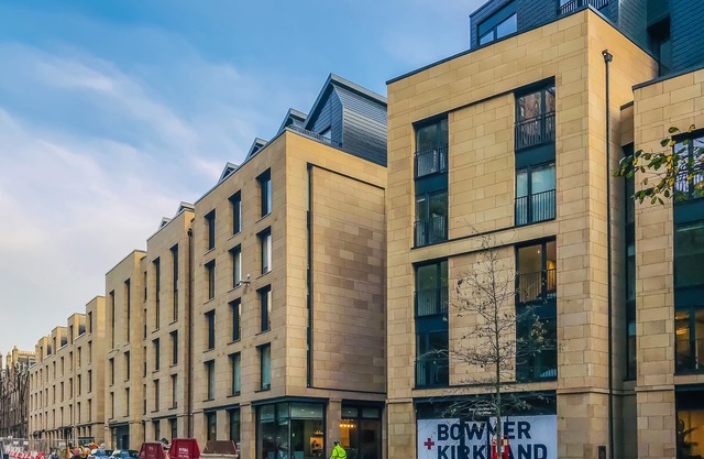 Luxury 1 bed apartment with castle view