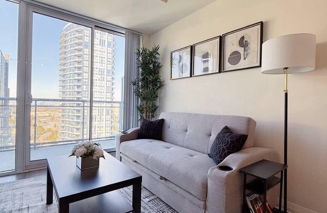 Luxury 1+Den, Balcony, City View, Free Parking