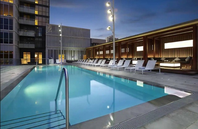 Luxury 1+Den Bedroom Condo + 1 Free Parking