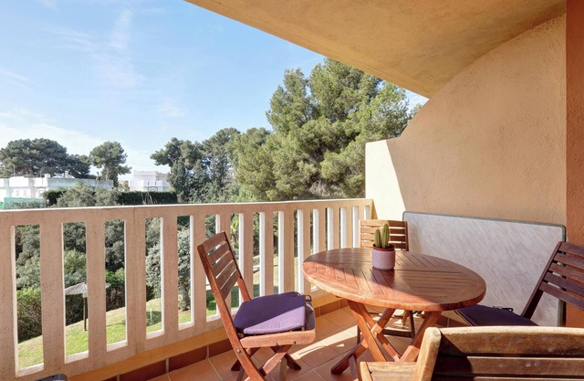 Luxury 2 Bed Apartment with Shared Pools, Terrace & Wi-Fi