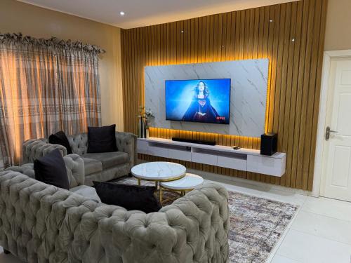 Luxury 2-bed w 24h light in Kolapo Ishola GRA