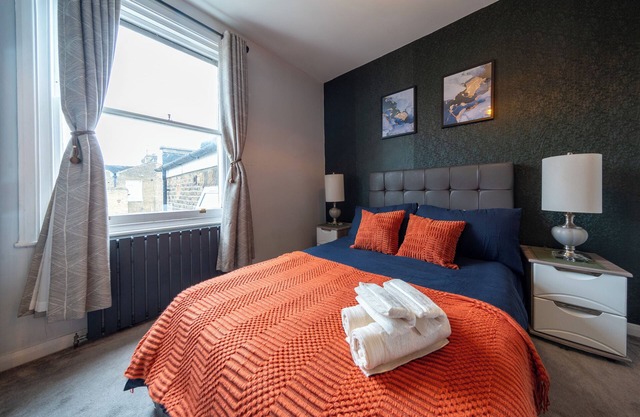 Luxury 2-Bedroom Home - Minutes to Central London