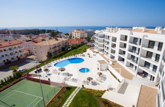 Luxury 2 bedroom apartment in Olhos de Agua with sea views in a secure condo
