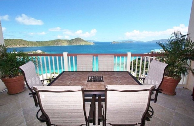 Luxury 2-bedroom villa - Award Winning - Best Views on the Island - 3 AC Units