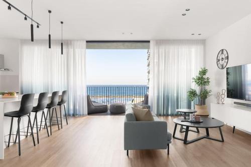 Luxury 2BD Beach Apartment 420