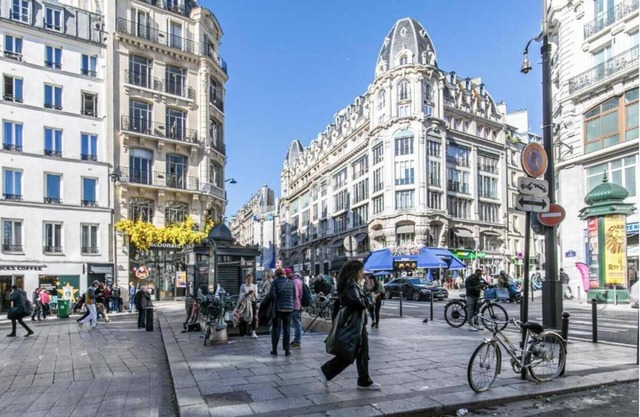 Luxury 2bedroom/2bathroom in sought after Marais!