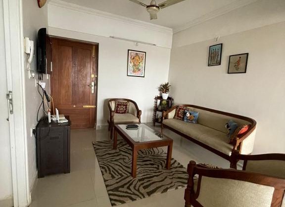 Luxury 2BHK serviced apartment with free parking - AC Master bedroom
