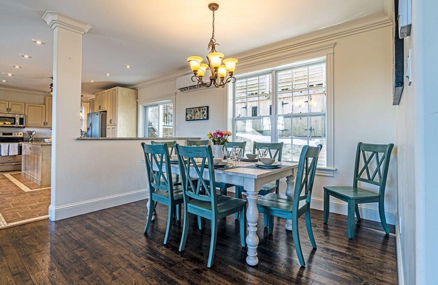 Luxury 3-Bedroom Furnished Home. View of NW Arm, close to DT (6-12 mos. lease)
