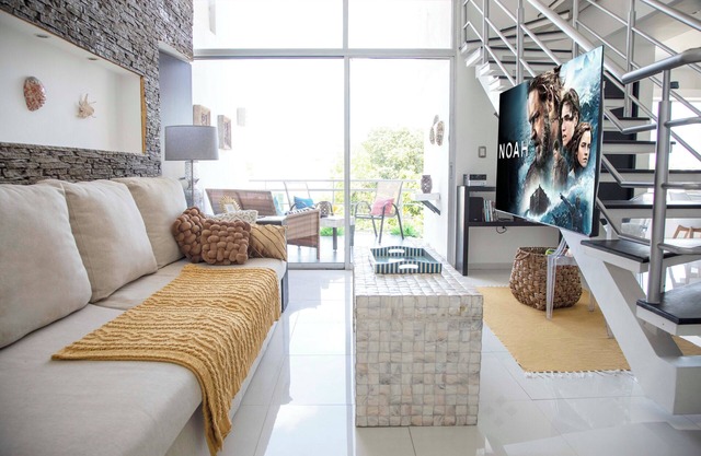 Luxury 3 BR Condo in top location near Las Perlas Beach