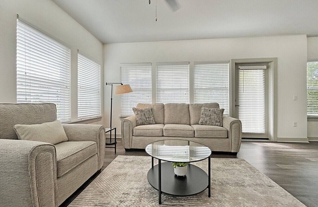 Luxury 3 BR in Westshore, Fountain Views