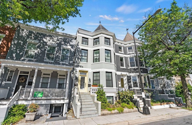 Luxury 3-level 3BR with roof deck, balcony, garage
