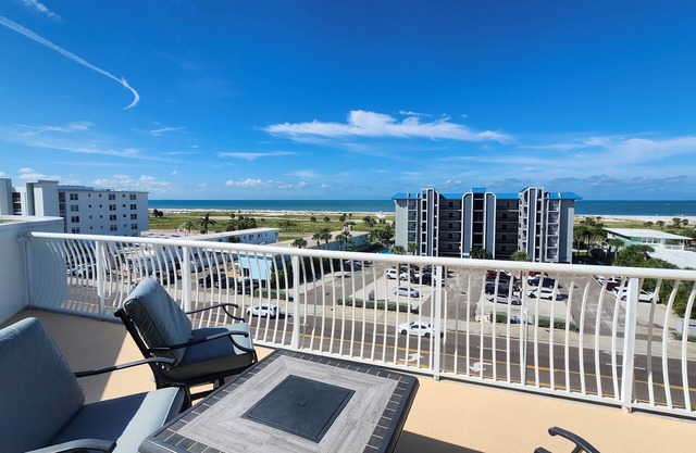 Luxury 3BR Penthouse Panoramic Ocean Views
