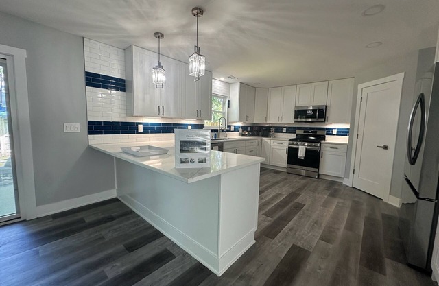 Luxury 4-5BR with WiFi, AC Near DT Willoughby, Cleveland, & Lake Erie