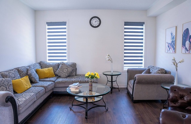 Luxury 4 Bedrooms & 2.5 Bathroom Retreat with Modern Comforts in Barrie City!