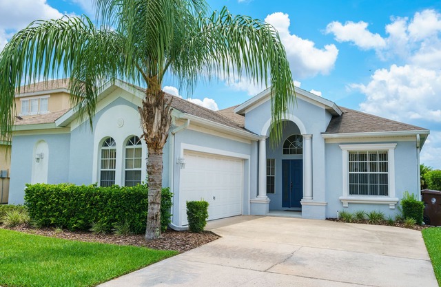 Luxury 4 BR/3 BA Villa - Pool/Spa Not Overlooked, Games Room