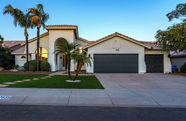 Luxury 4BR w/Heated Pool Near Mayo & Golf