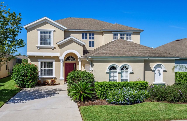 Luxury 5 BR 4.5 BA Villa - Large Pool Area and Spa, Not Overlooked, Games Room
