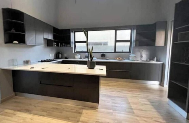 Luxury 5BR Retreat in Omeya