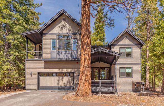 Luxury 5x4 Home - Hot Tub, Pool Table, Walk to Pickleball Ct, Backs to Forest