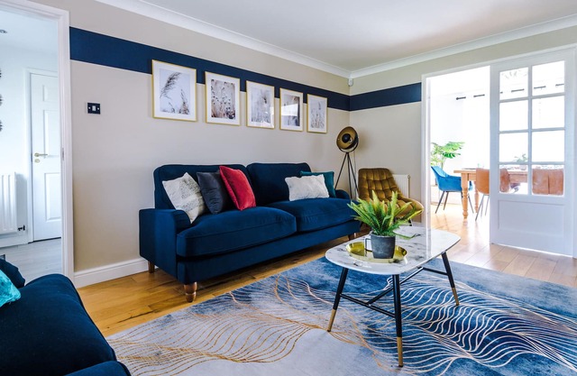 Luxury 6 bedroom, parking, garden, child friendly